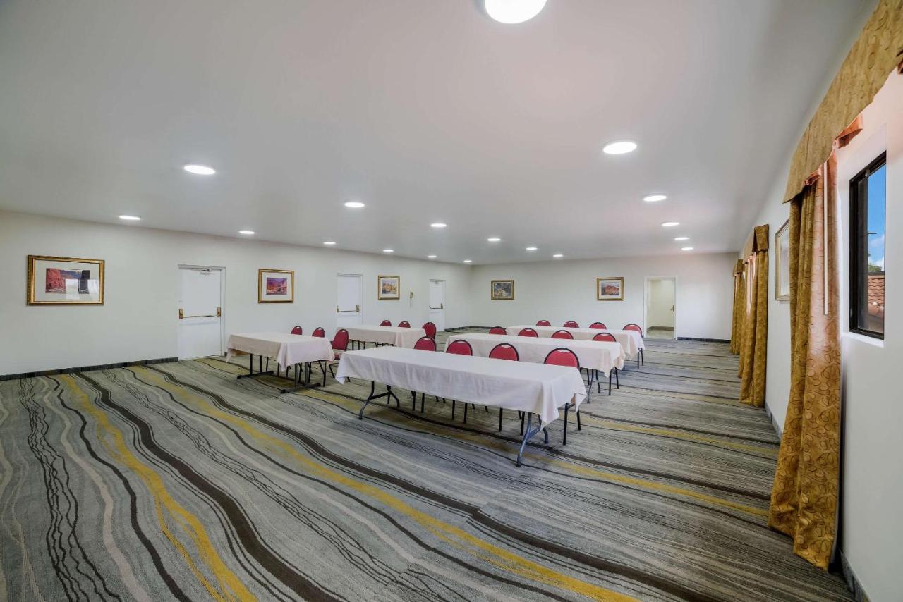 Quality Inn & Suites Goodyear - Phoenix West Экстерьер фото